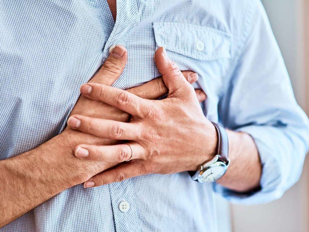 10 Signs of A Heart Attack In Men