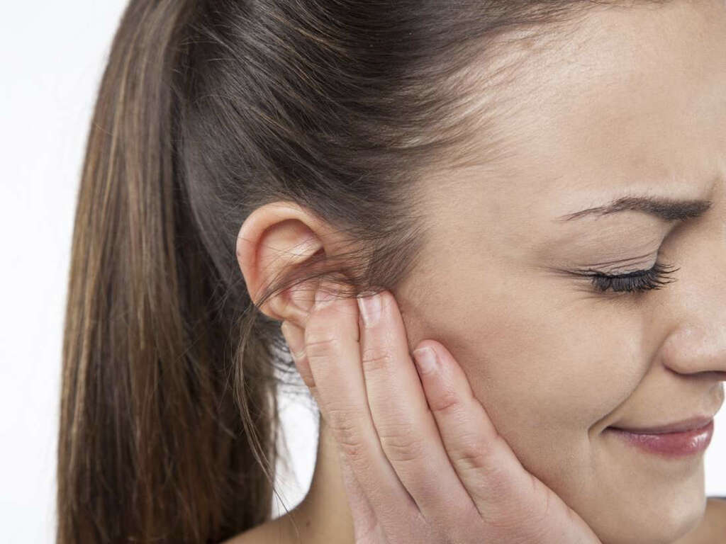 10 Ruptured Eardrum Symptoms