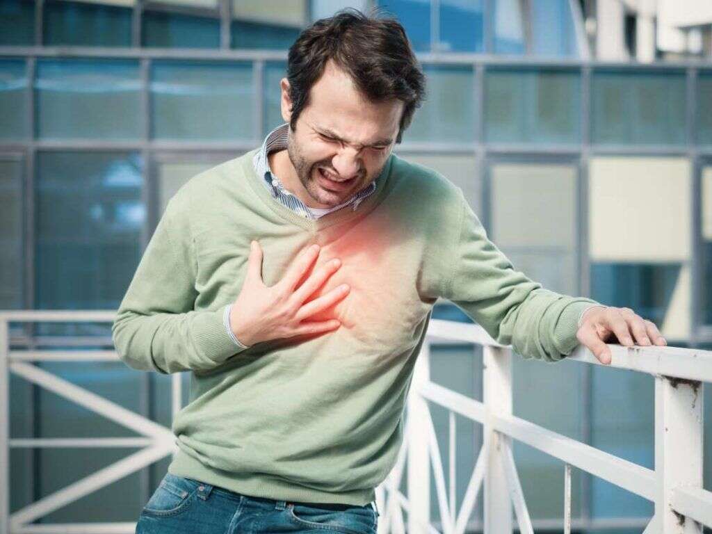 What Are Warning Signs Of A Heart Attack In A Woman